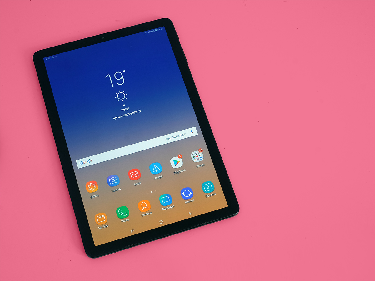 Screen: OLED ahead