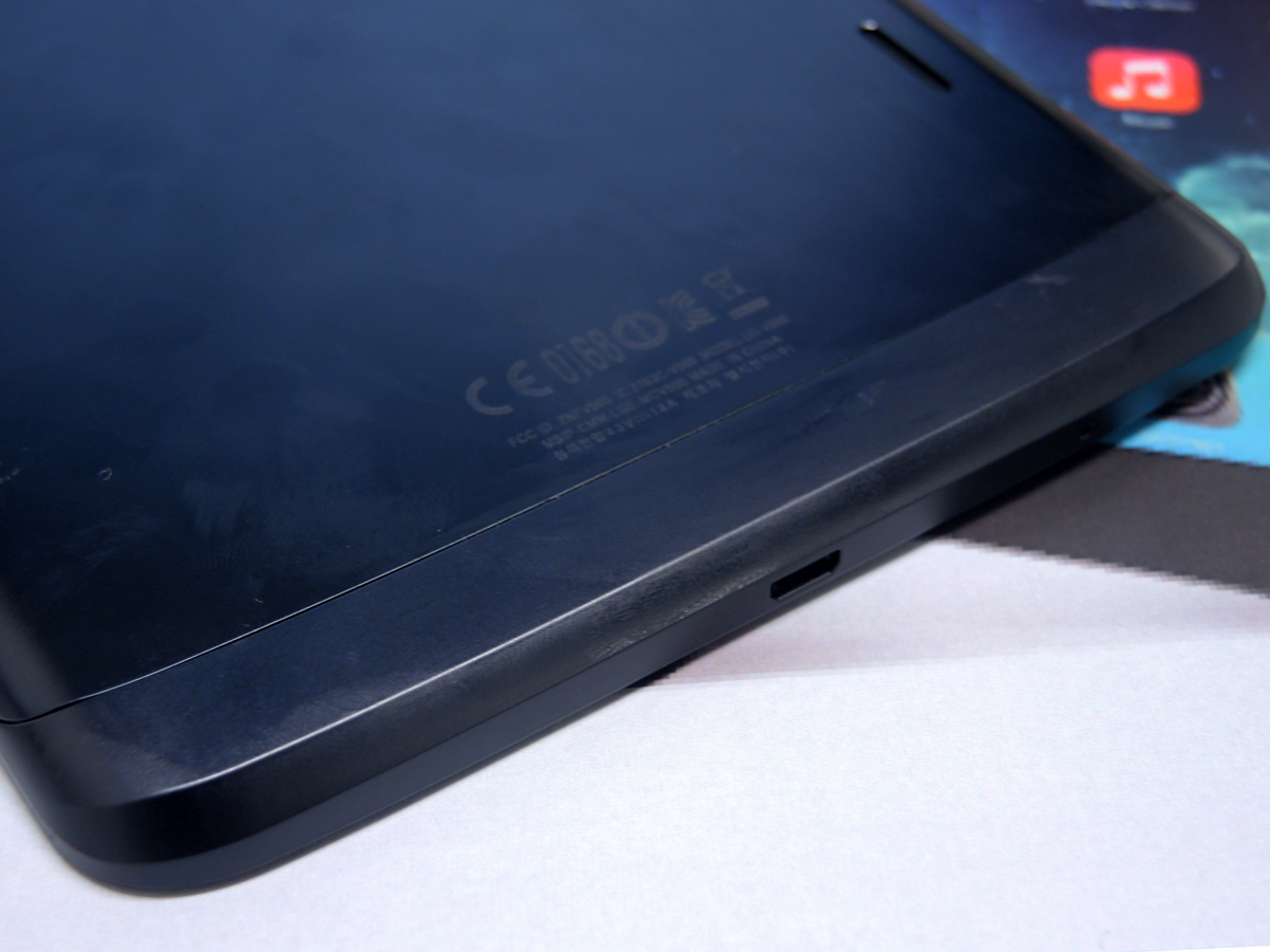 LG G Pad 8.3 microUSB port