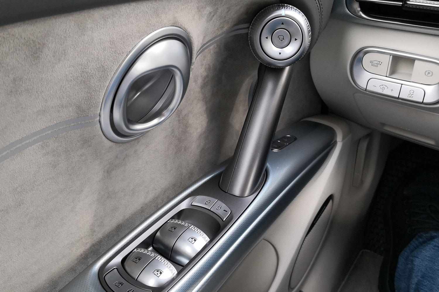 Stuff Genesis GV60 2022 review door cards