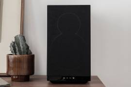 The Moon Voice 22 is a floating, first ever loudspeaker by Simaudio
