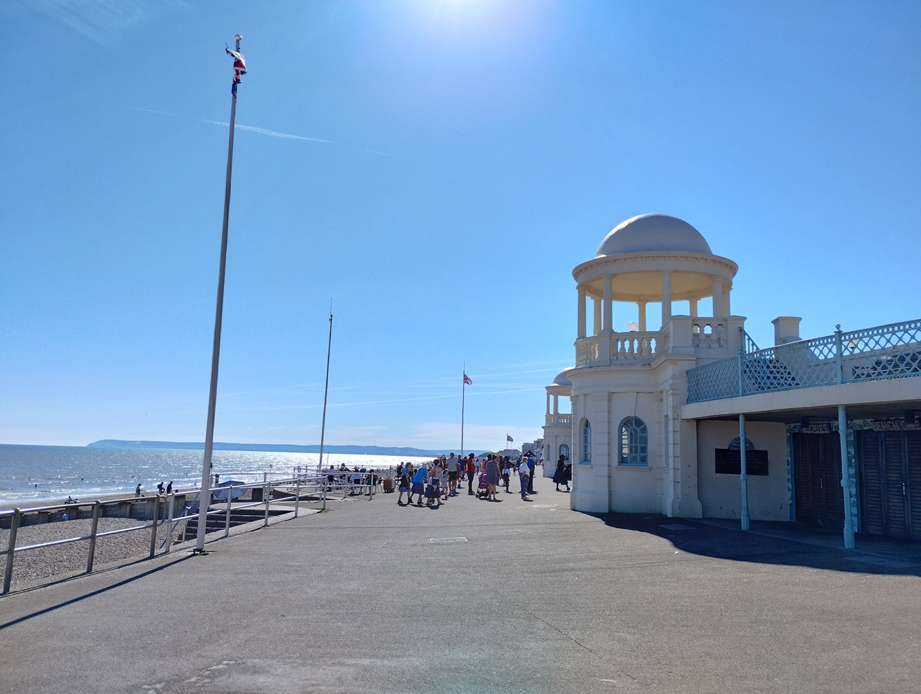 beachfront shot on Motorola Moto G82