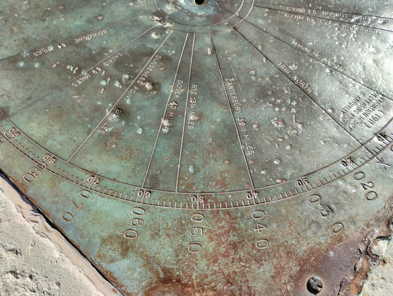sundial close up shot on Motorola Moto G82