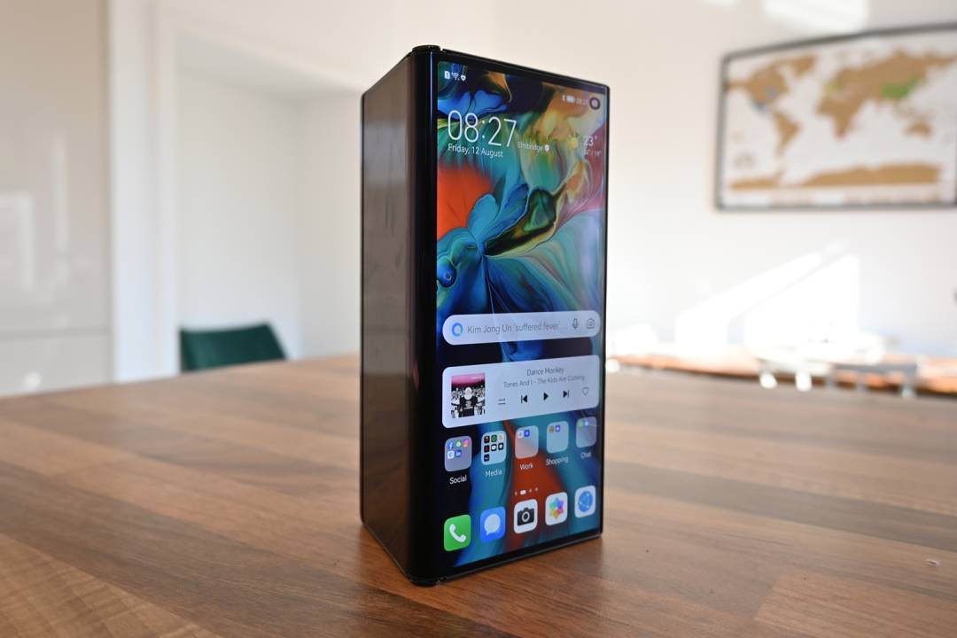 Huawei Mate Xs 2 review lead folded