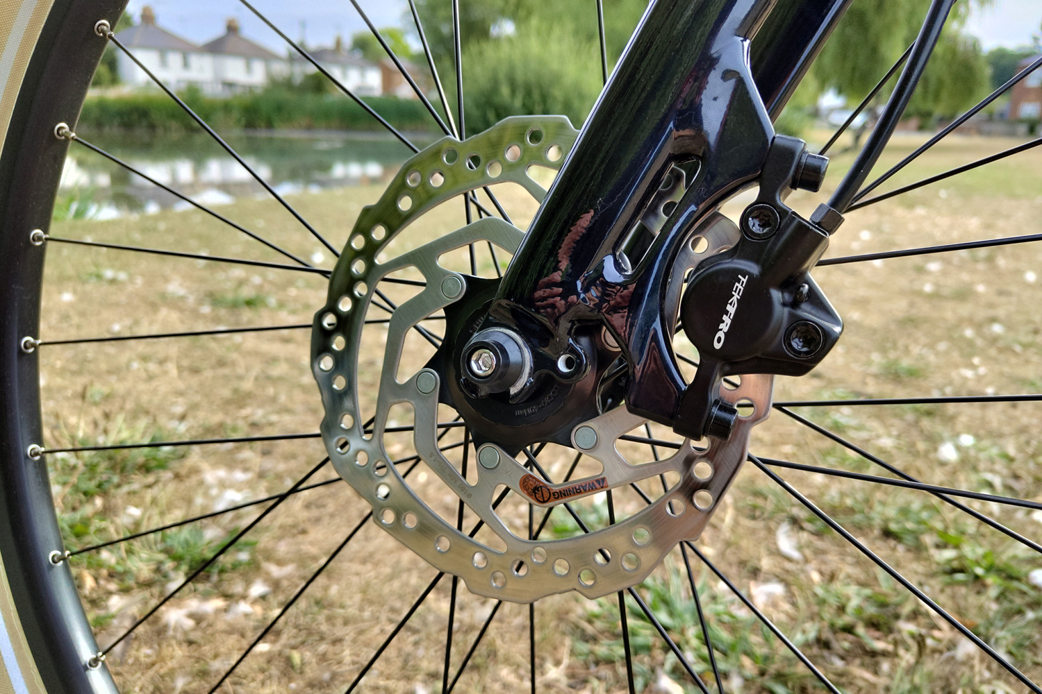 Momentum Transend E+ electric bike review disc brakes