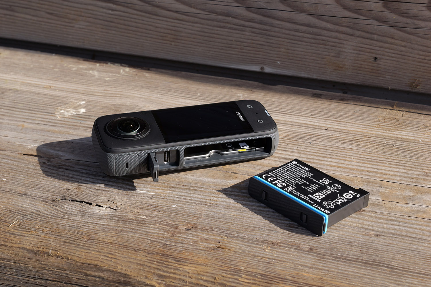 insta360 x3 with battery