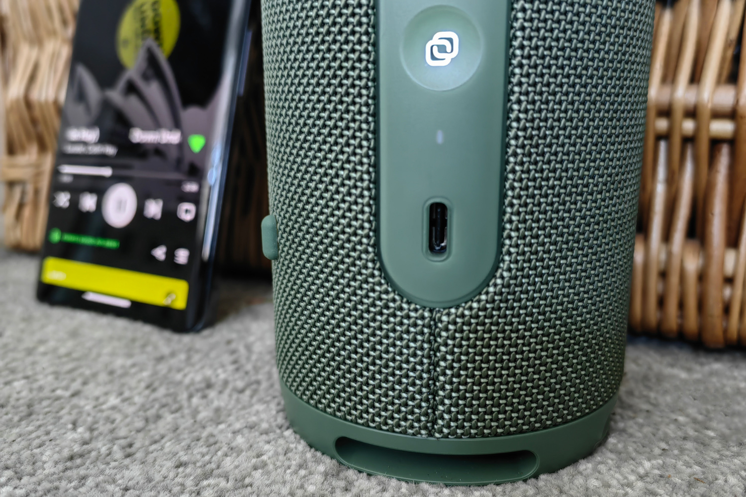 Huawei Sound Joy USB port