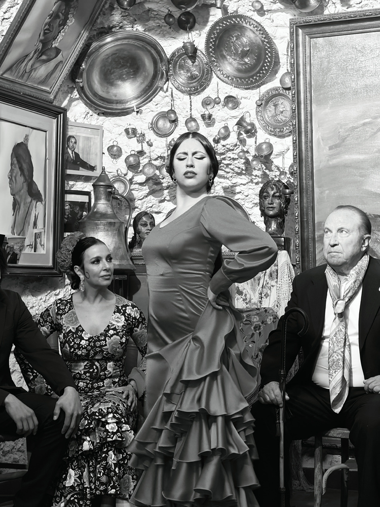 Oppo Find X6 Pro camera samples flamenco black and white