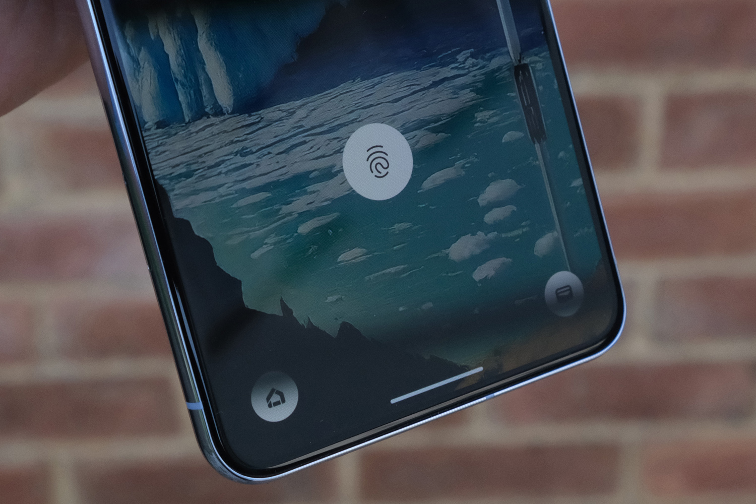 Google Pixel 8 Pro review fingerprint sensor