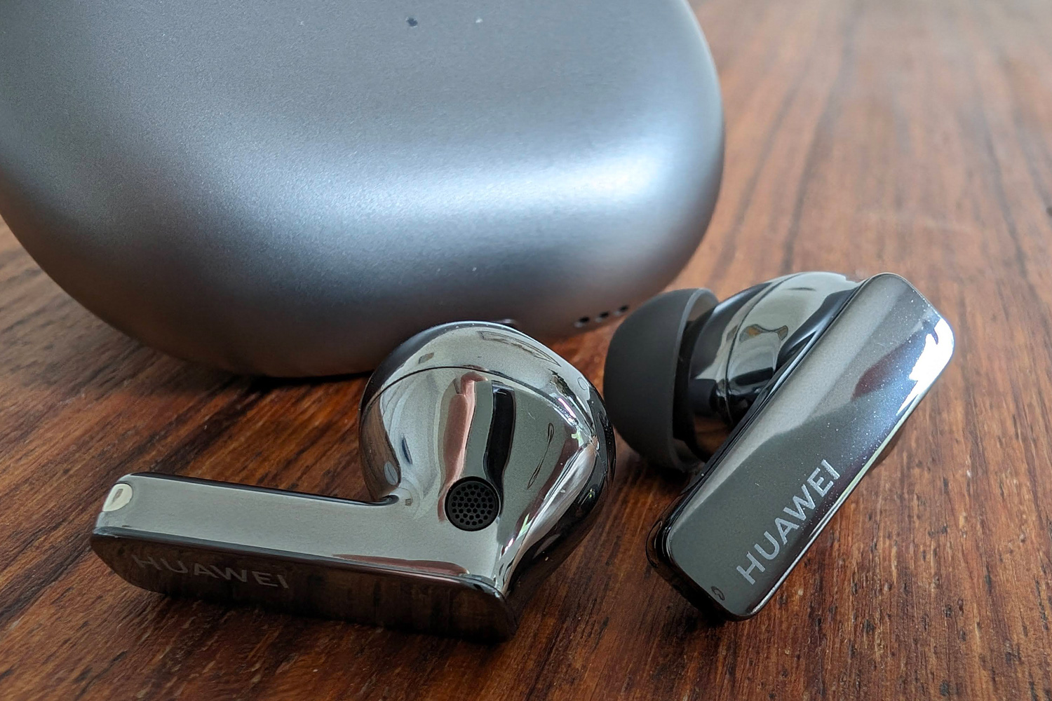 Huawei Freebuds Pro 3 review buds logo