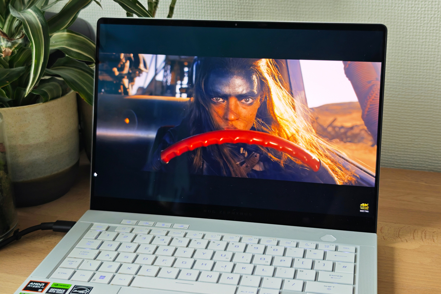 Asus ROG Zephyrus G14 2024 review display 2