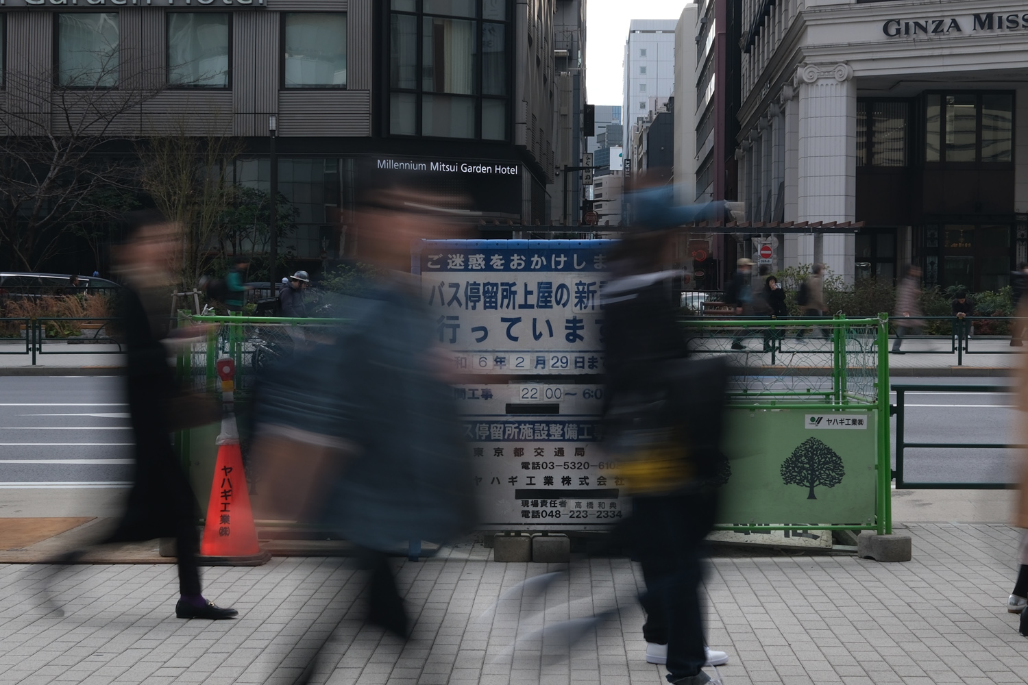 Fujifilm X100 VI samples walking people