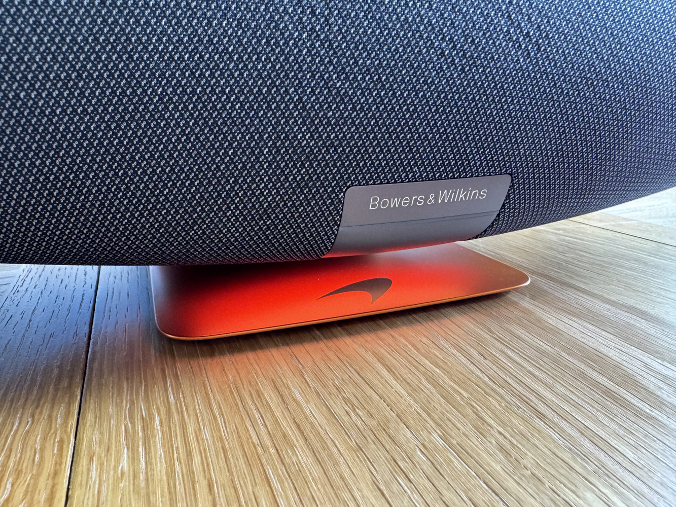 Bowers & Wilkins Zeppelin McLaren Edition