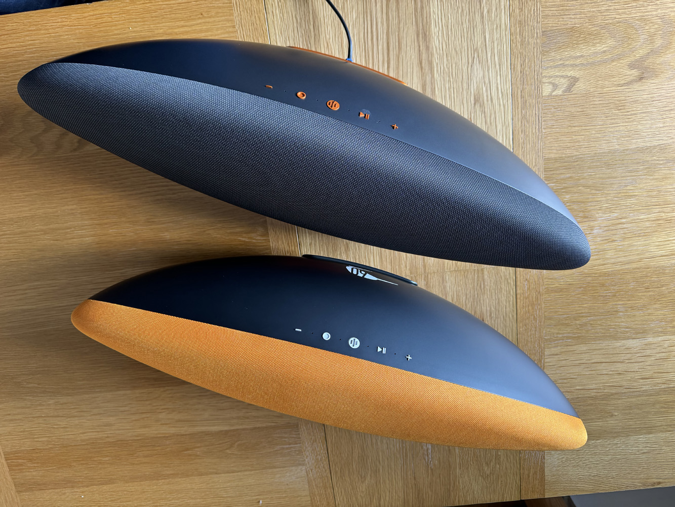 Bowers & Wilkins Zeppelin McLaren Edition