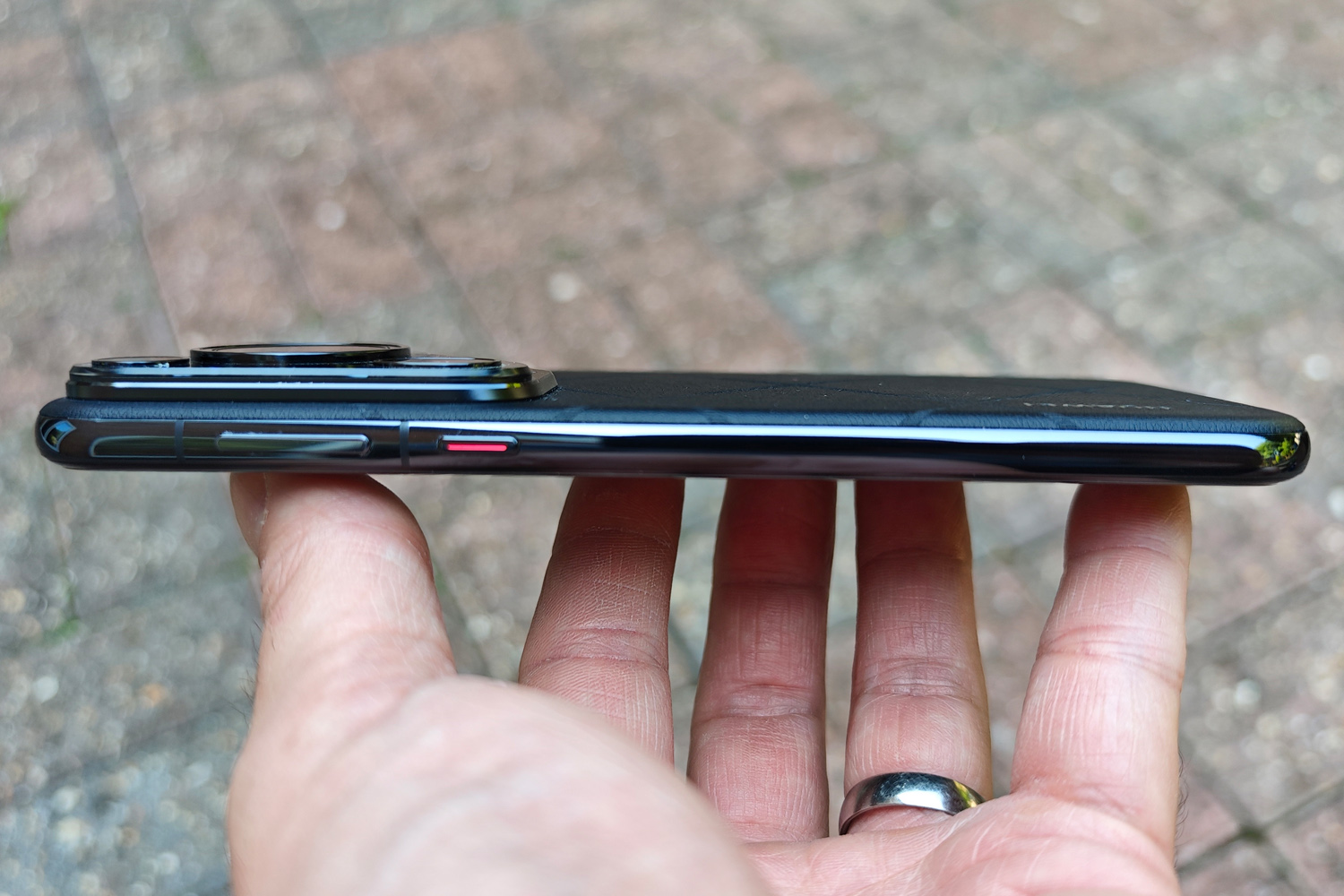 Huawei Pura 70 Ultra side profile