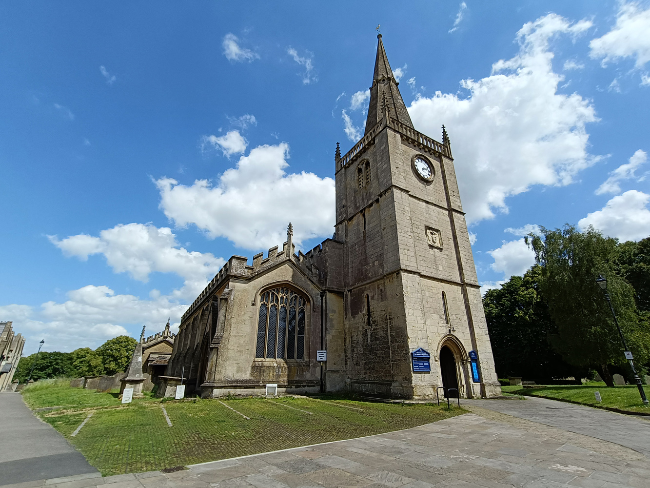 Oppo Reno 11 F camera samples church ultrawide