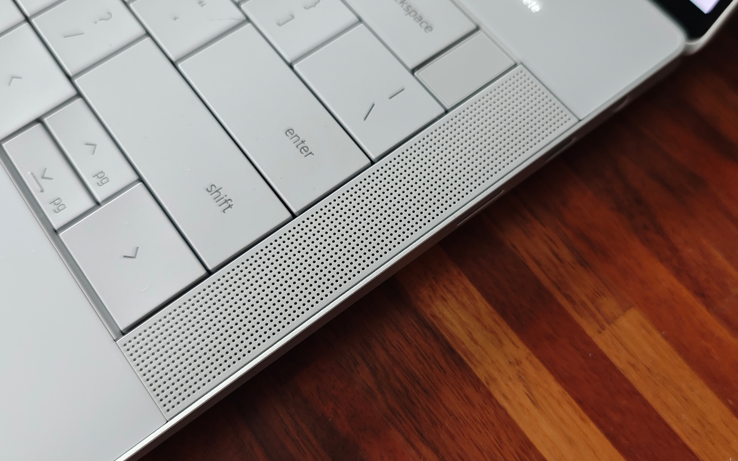 Dell XPS 14 review speakers