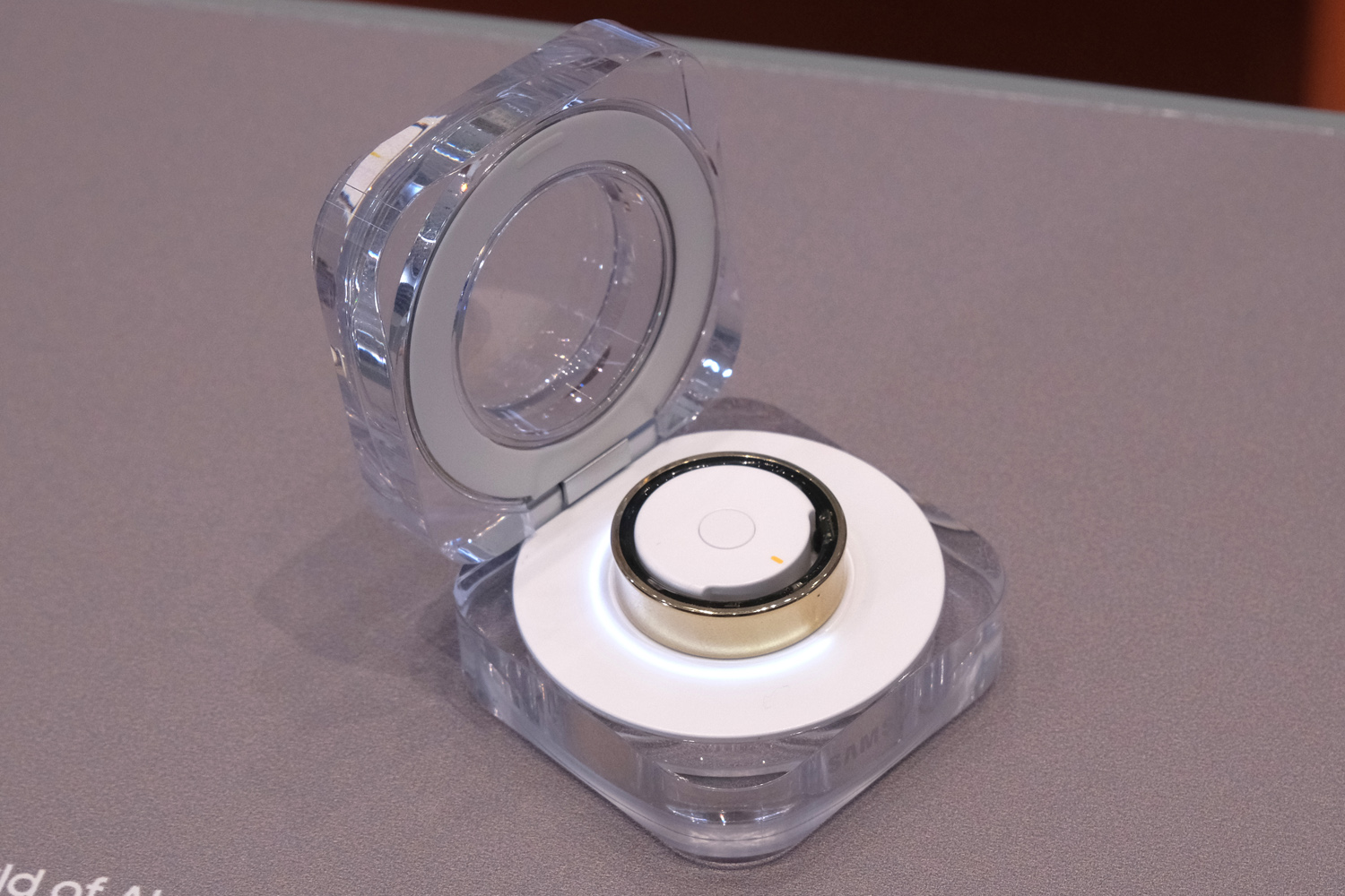 Samsung Galaxy Ring hands-on charging indicator