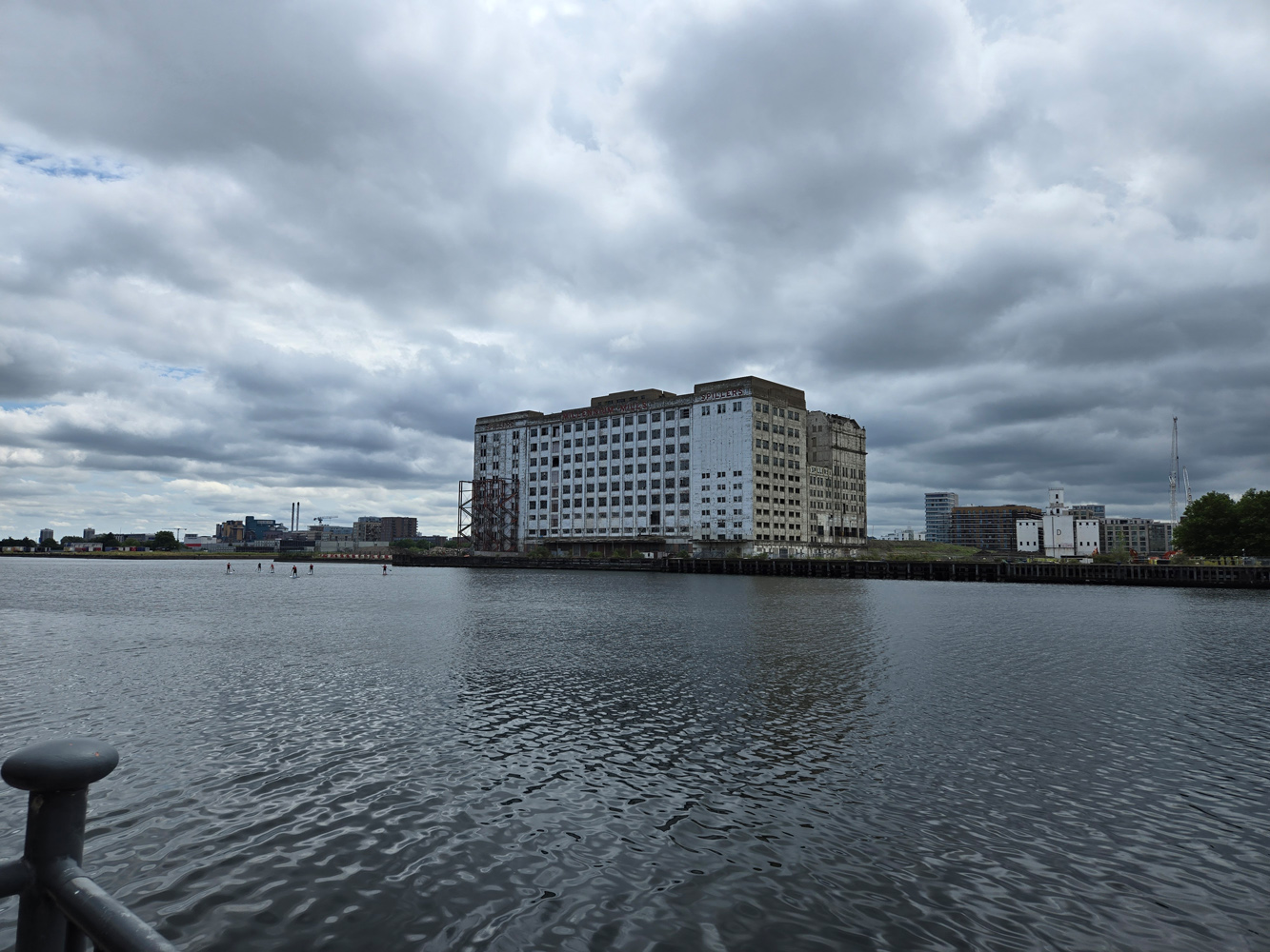 Samsung Galaxy Z Flip6 docklands ultrawide