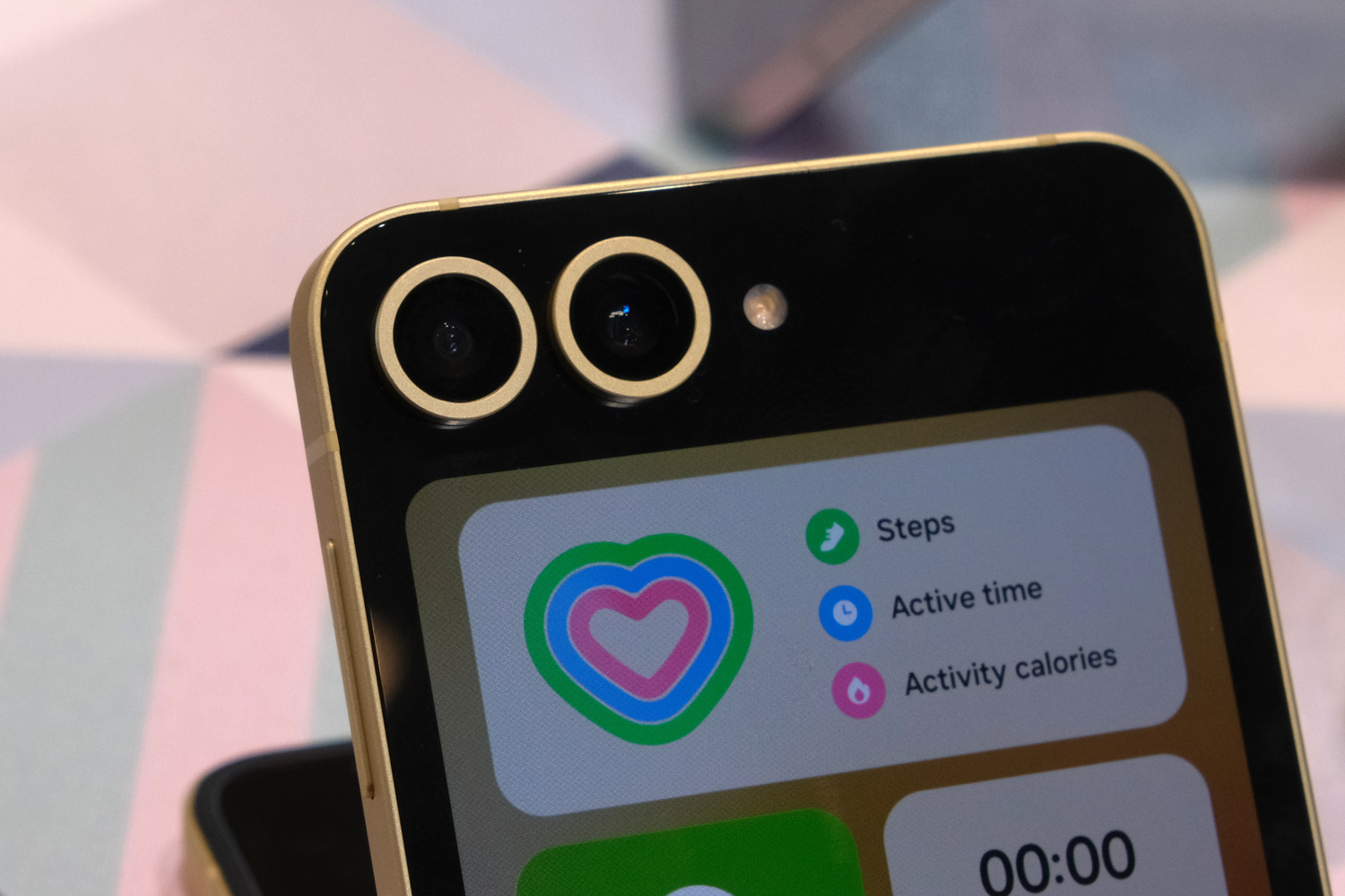 Samsung Galaxy Z Flip6 hands-on outer cameras