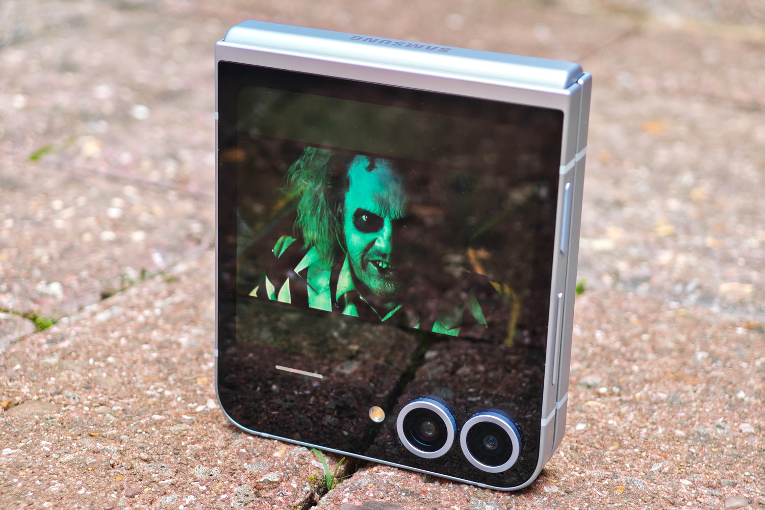 Samsung Galaxy Z Flip6 review display cover 1