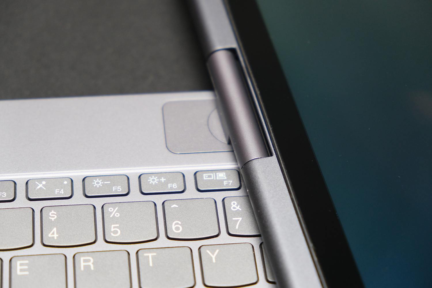 Lenovo Auto Twist AI PC POC hinge