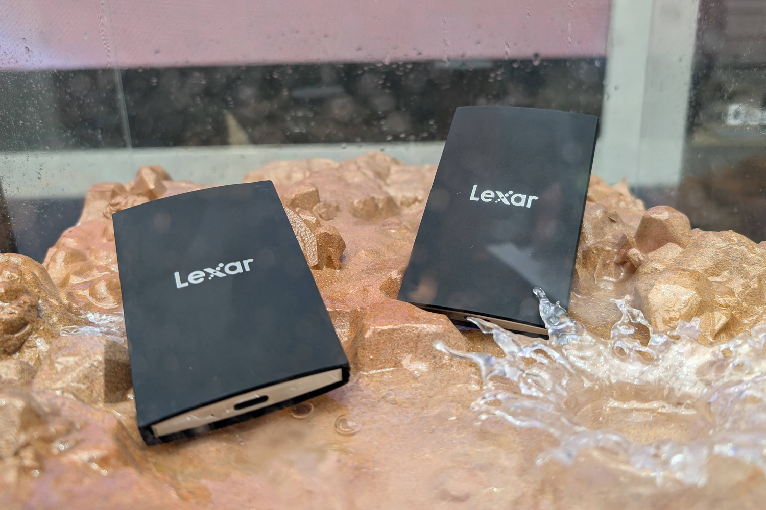 Lexar Armor 700 weatherproof