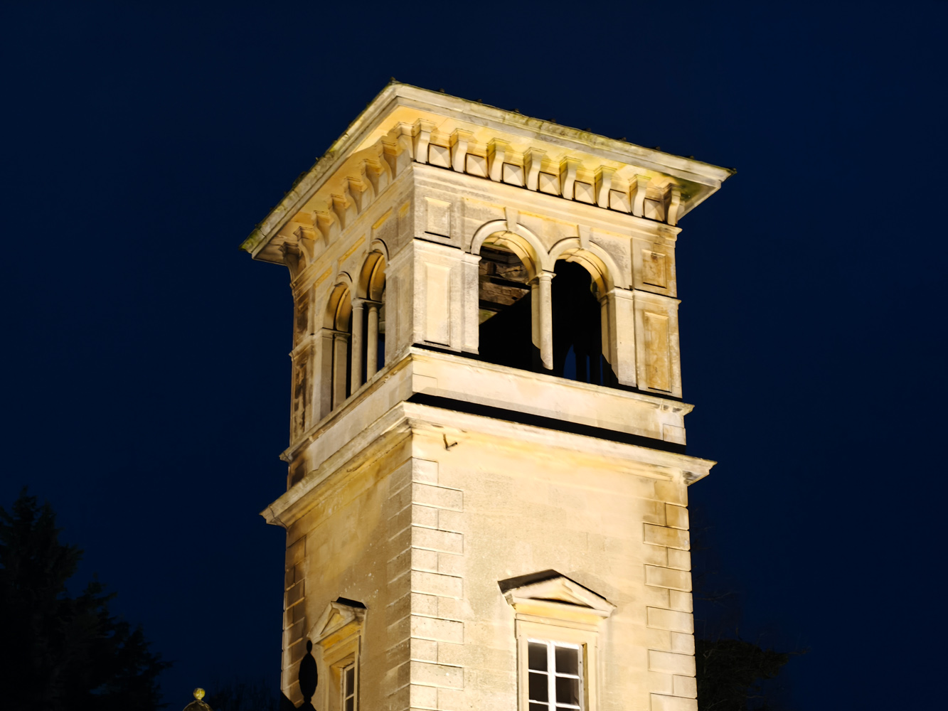 Oppo Find X8 Pro camera samples low light gatehouse 3x
