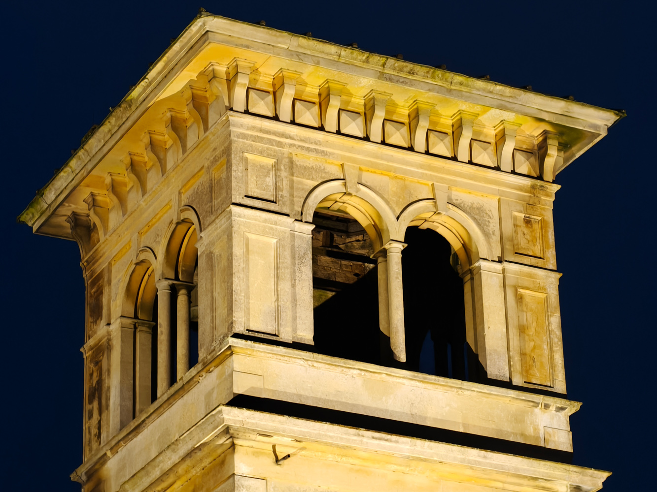 Oppo Find X8 Pro camera samples low light gatehouse 6x