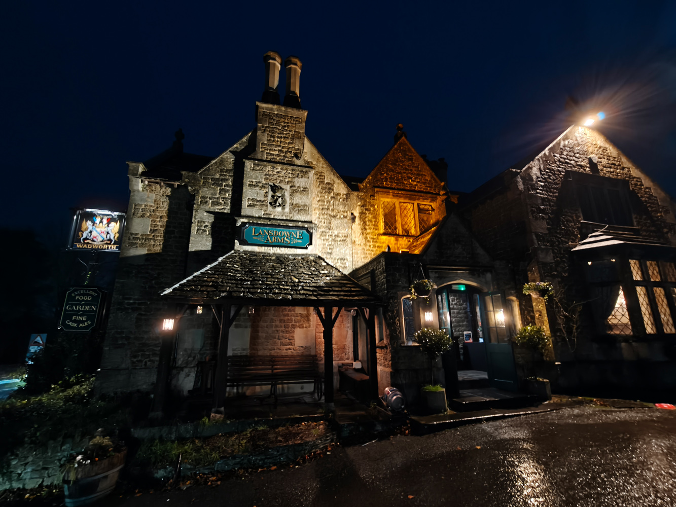 Oppo Find X8 Pro camera samples low light pub