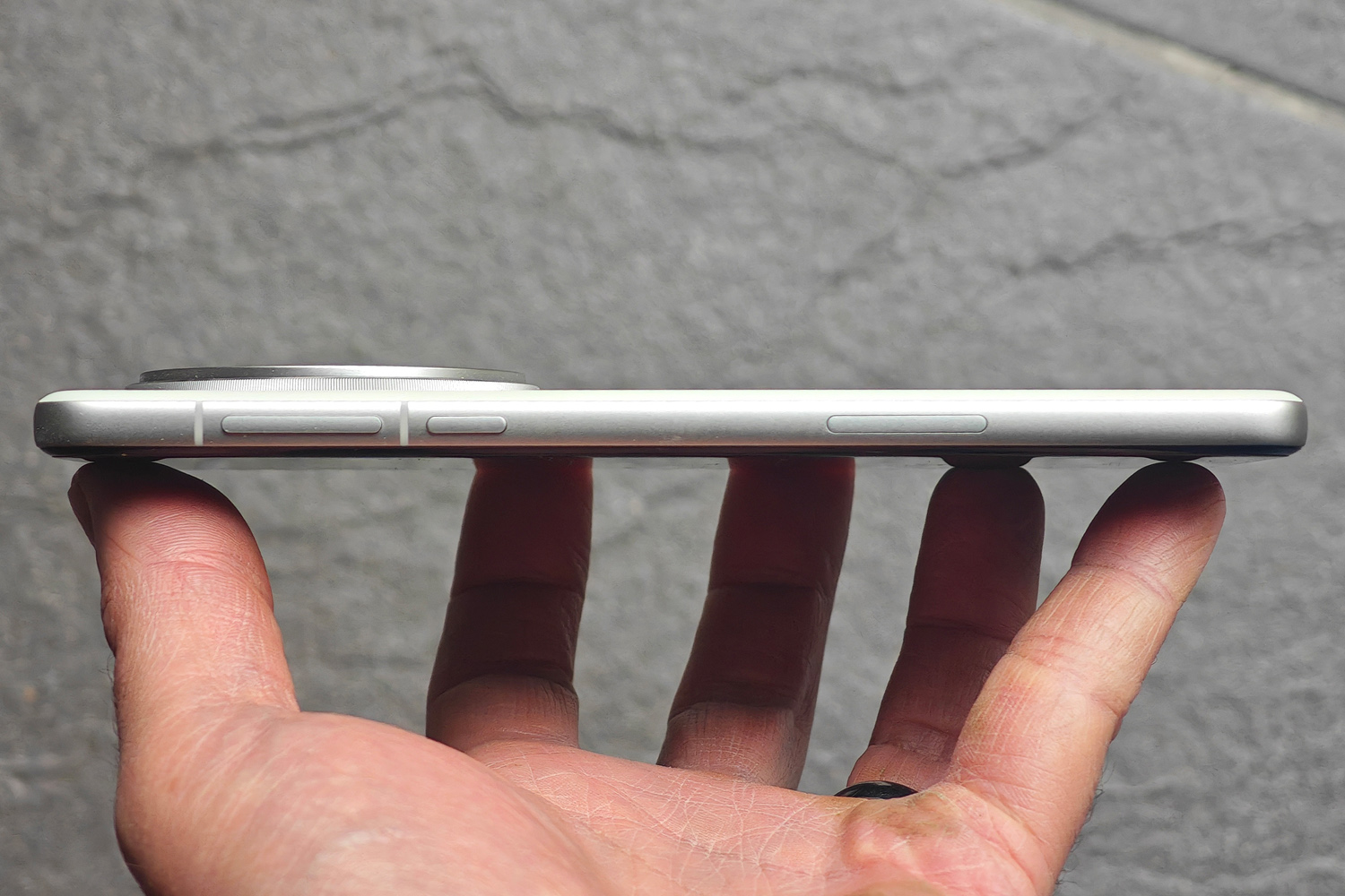 Oppo Find X8 Pro review side profile
