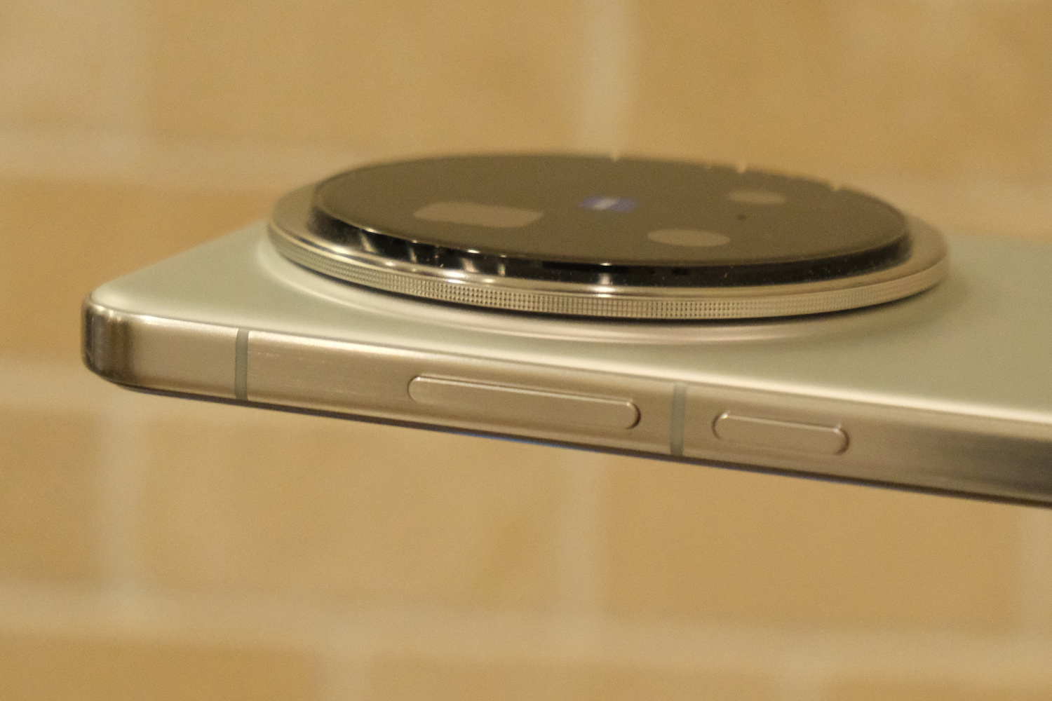 Vivo X200 Pro review buttons