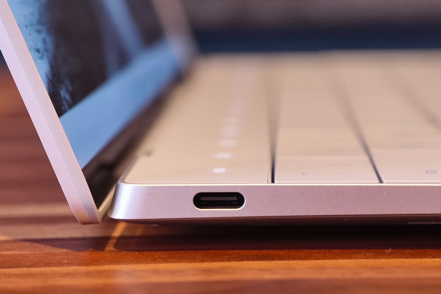 Dell XPS 13 Intel review ports left