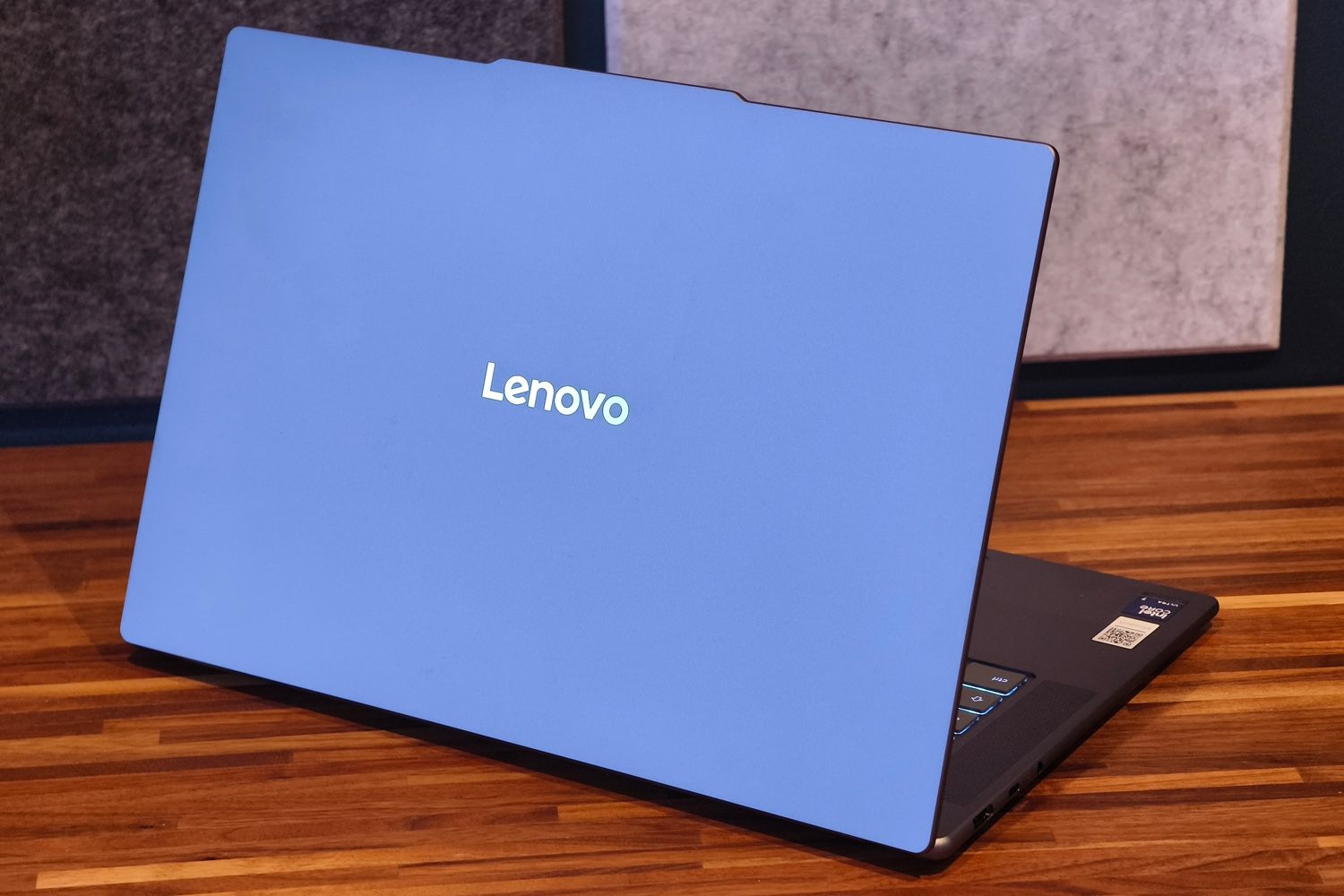 Lenovo Yoga Slim 7i Aura Edition review lead