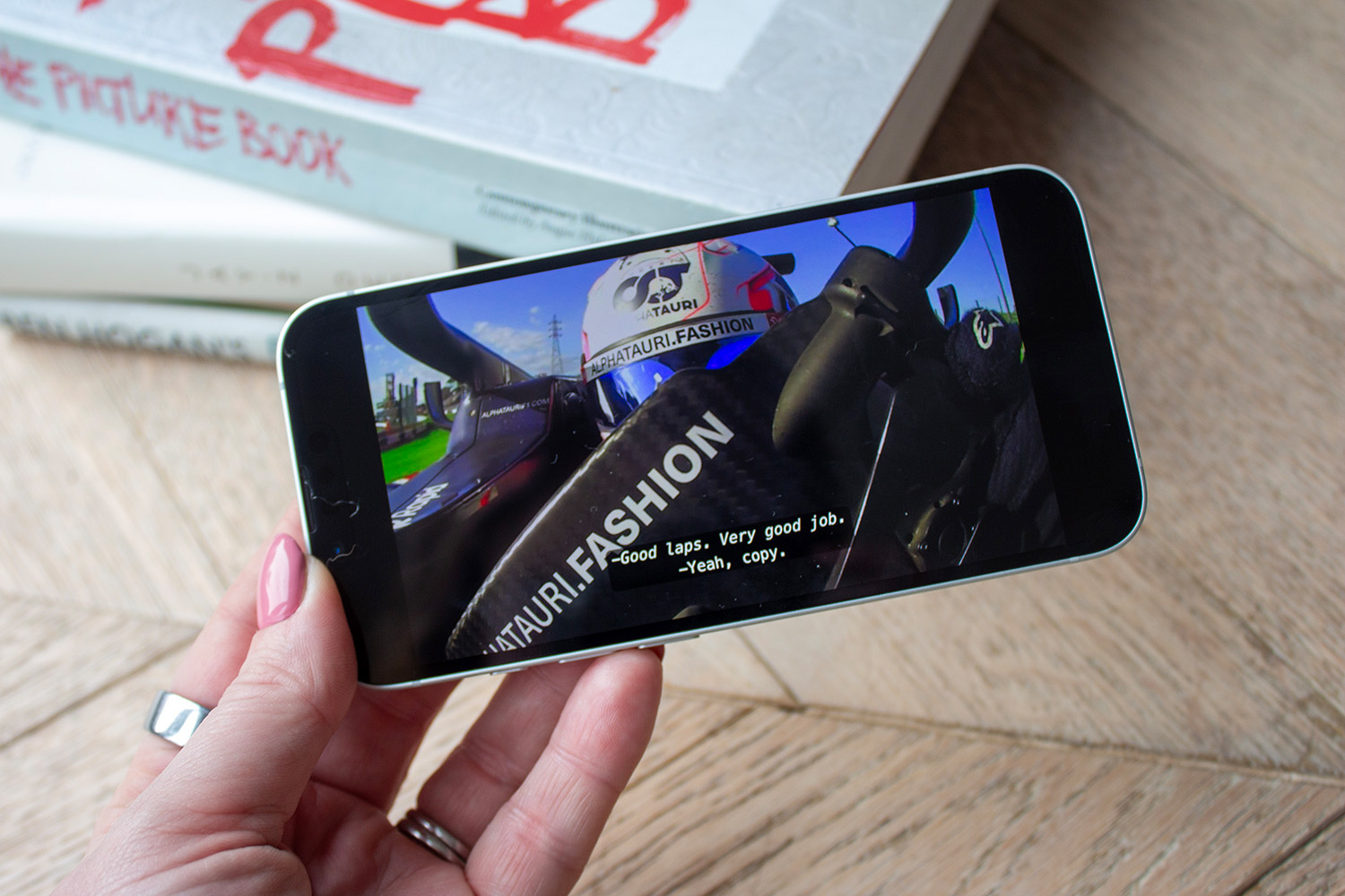 Apple iPhone 16e - display 2