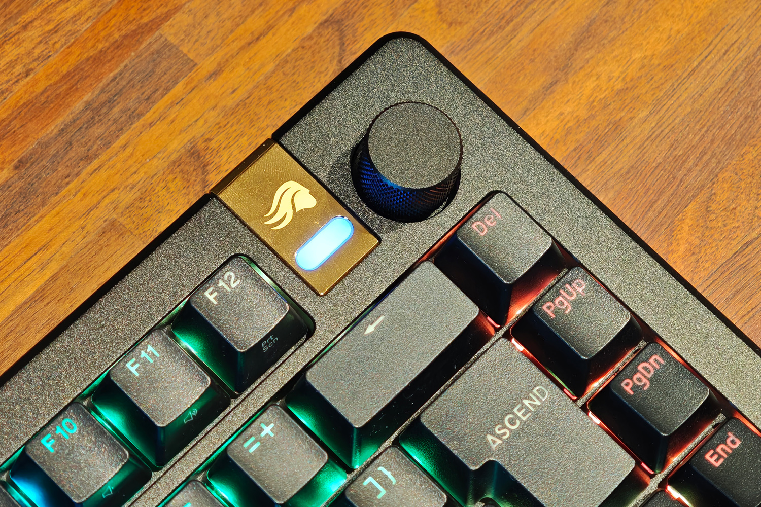 Glorious GMMK 3 75percent Wireless review gold logo