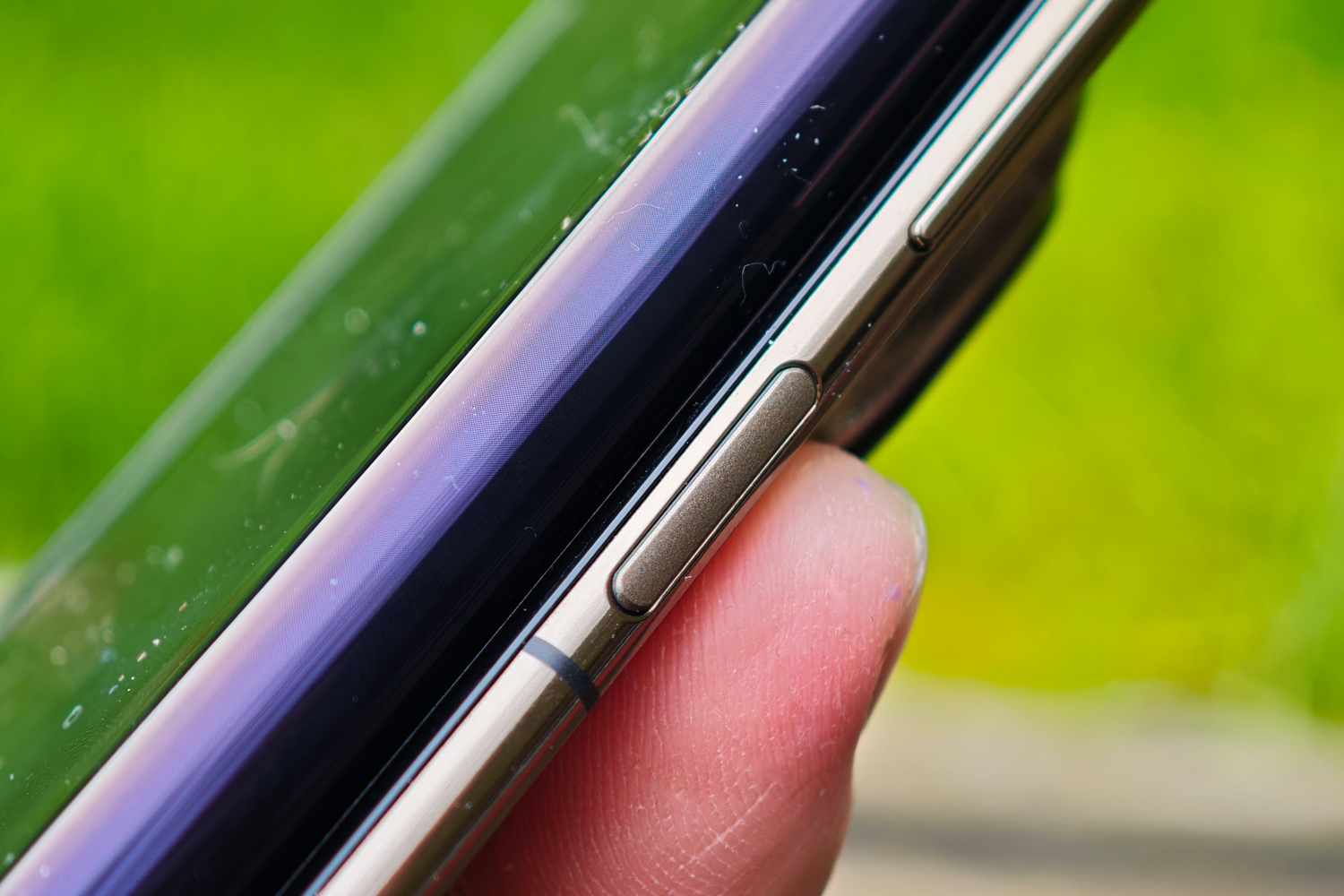 Huawei Mate XT Ultimate review fingerprint power button