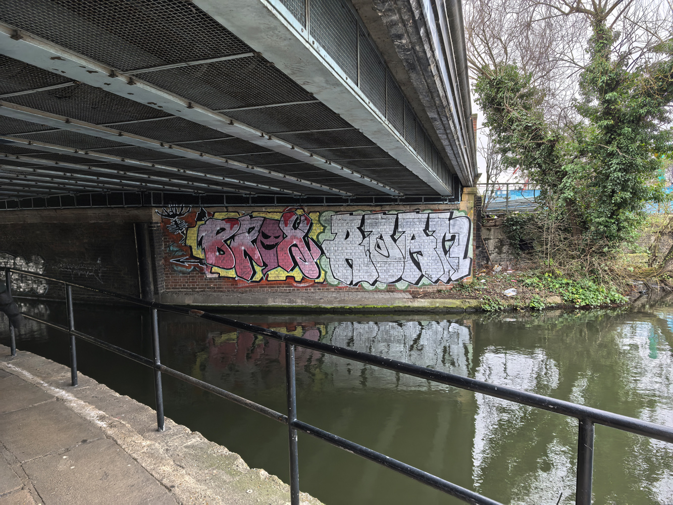 Huawei Mate XT camera samples graffiti 1x