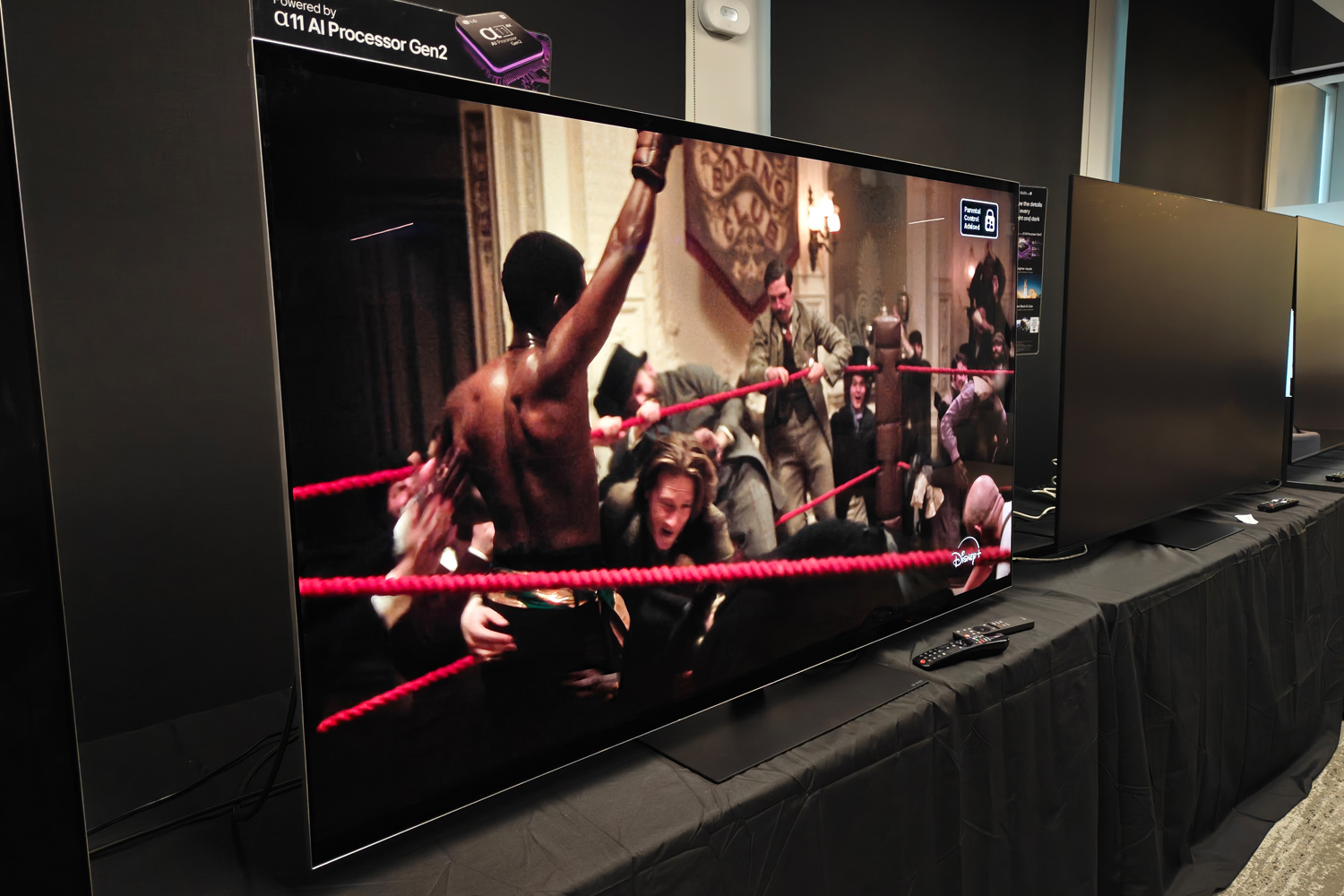 LG G5 OLED TV preview boxing