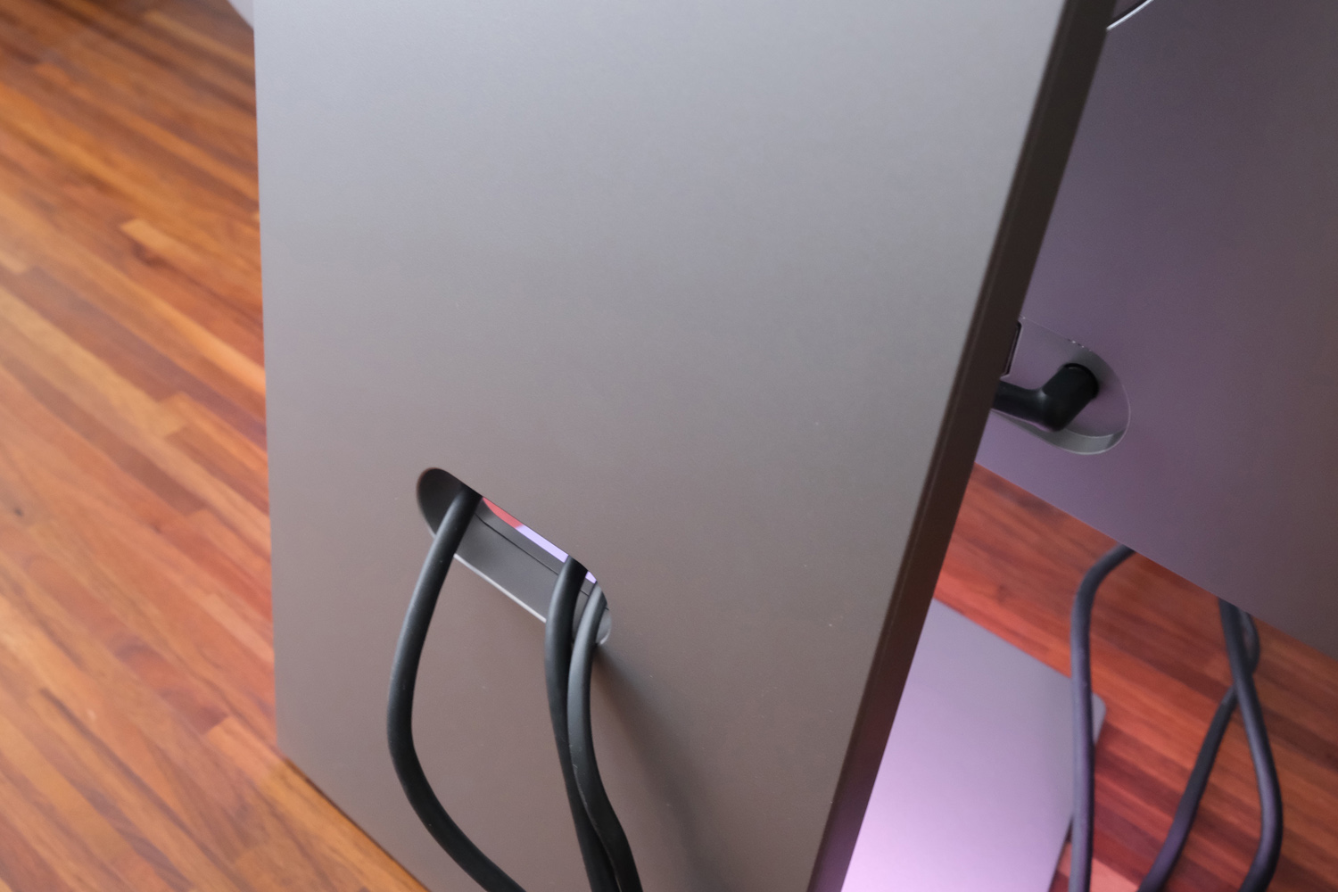 Samsung Odyssey 3D review cable management