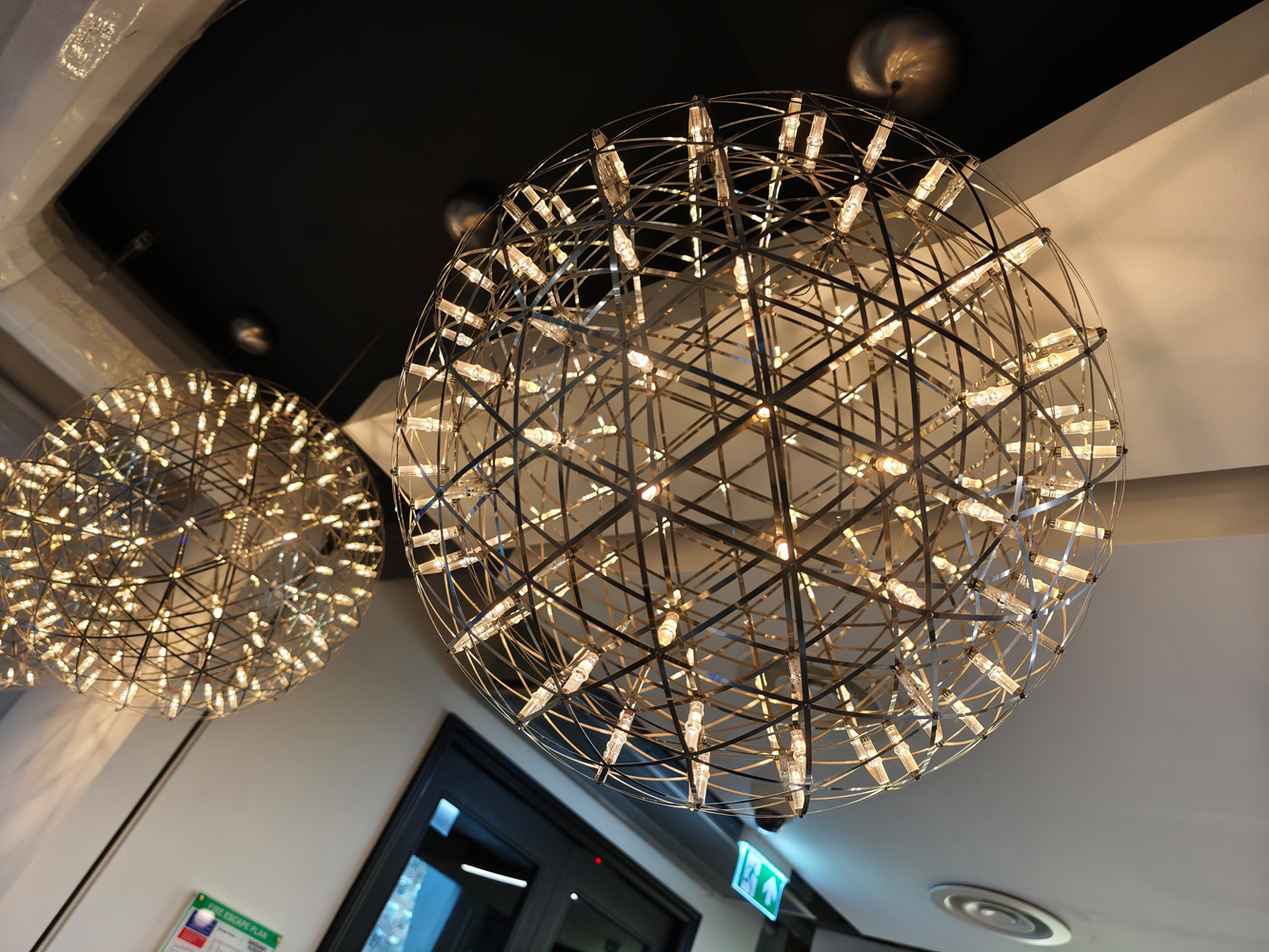 XIaomi 15 Ultra camera samples chandelier