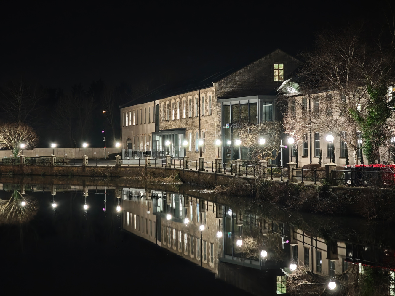 XIaomi 15 Ultra camera samples low light water 3x