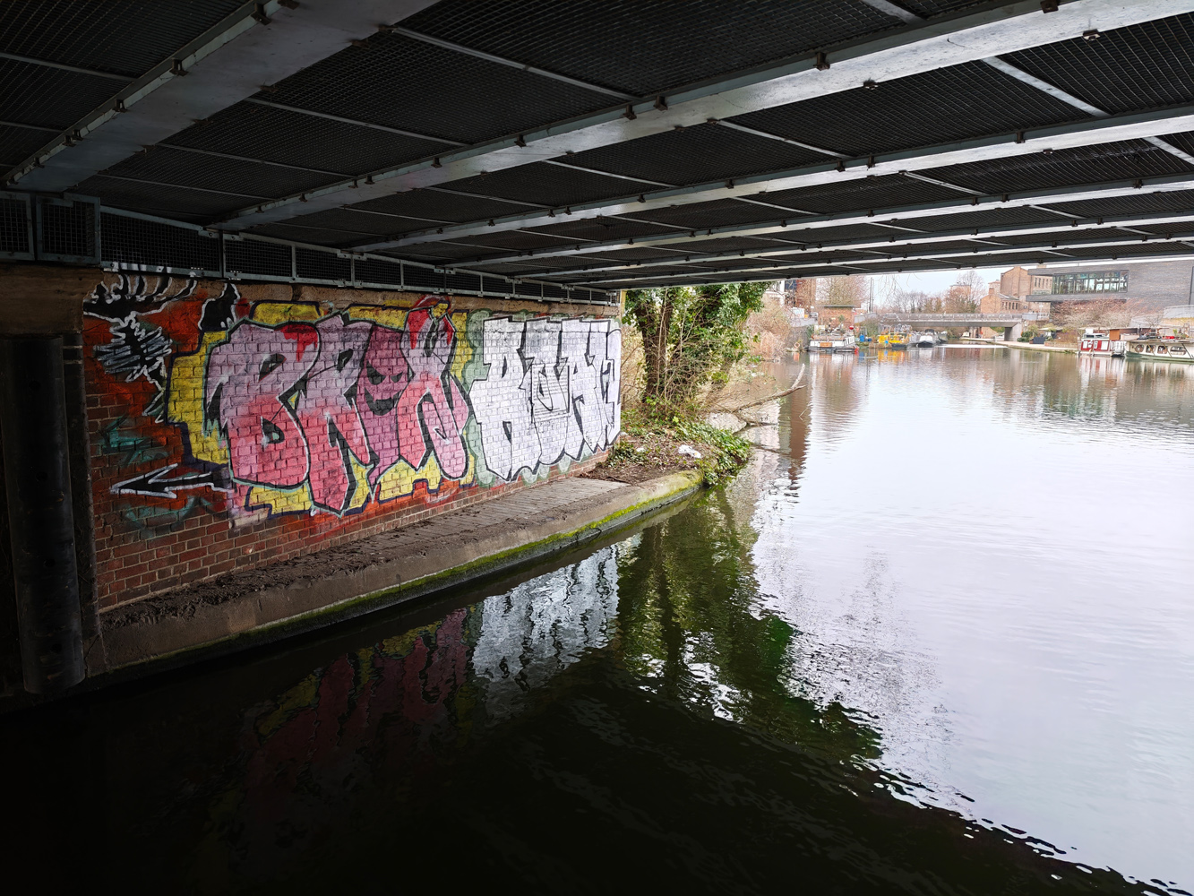 XIaomi 15 Ultra camera samples under bridge