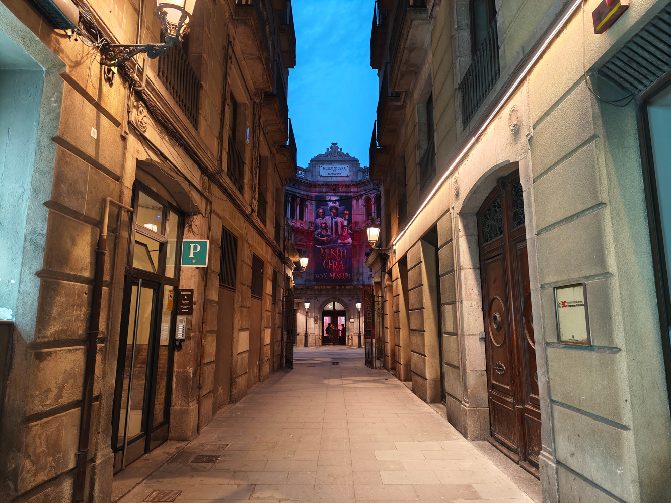 Xiaomi 15 Ultra camera Spain alley