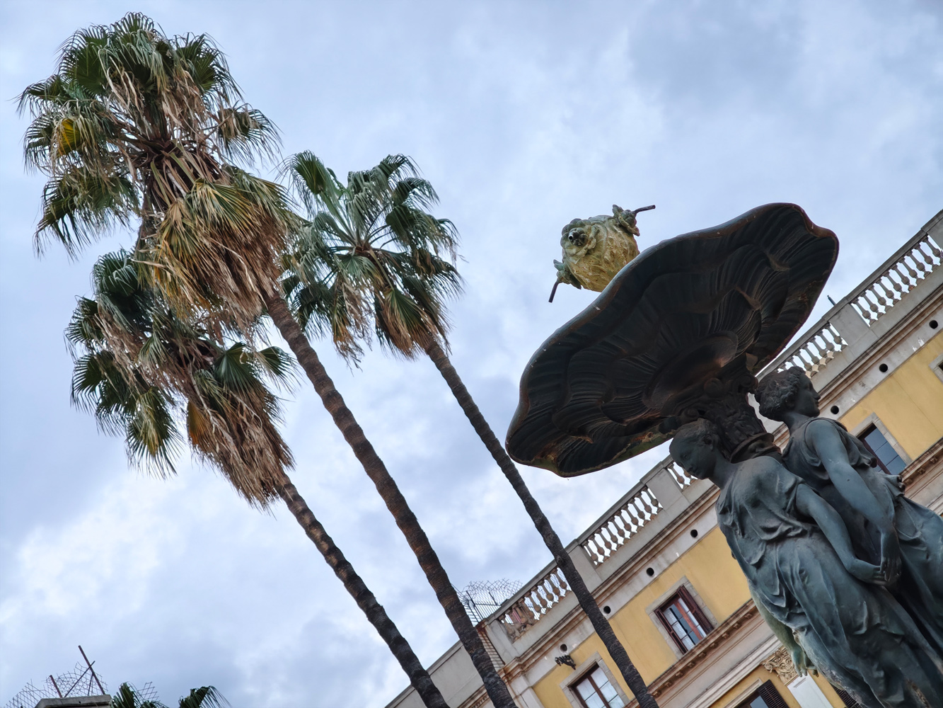 Xiaomi 15 Ultra camera Spain palm trees