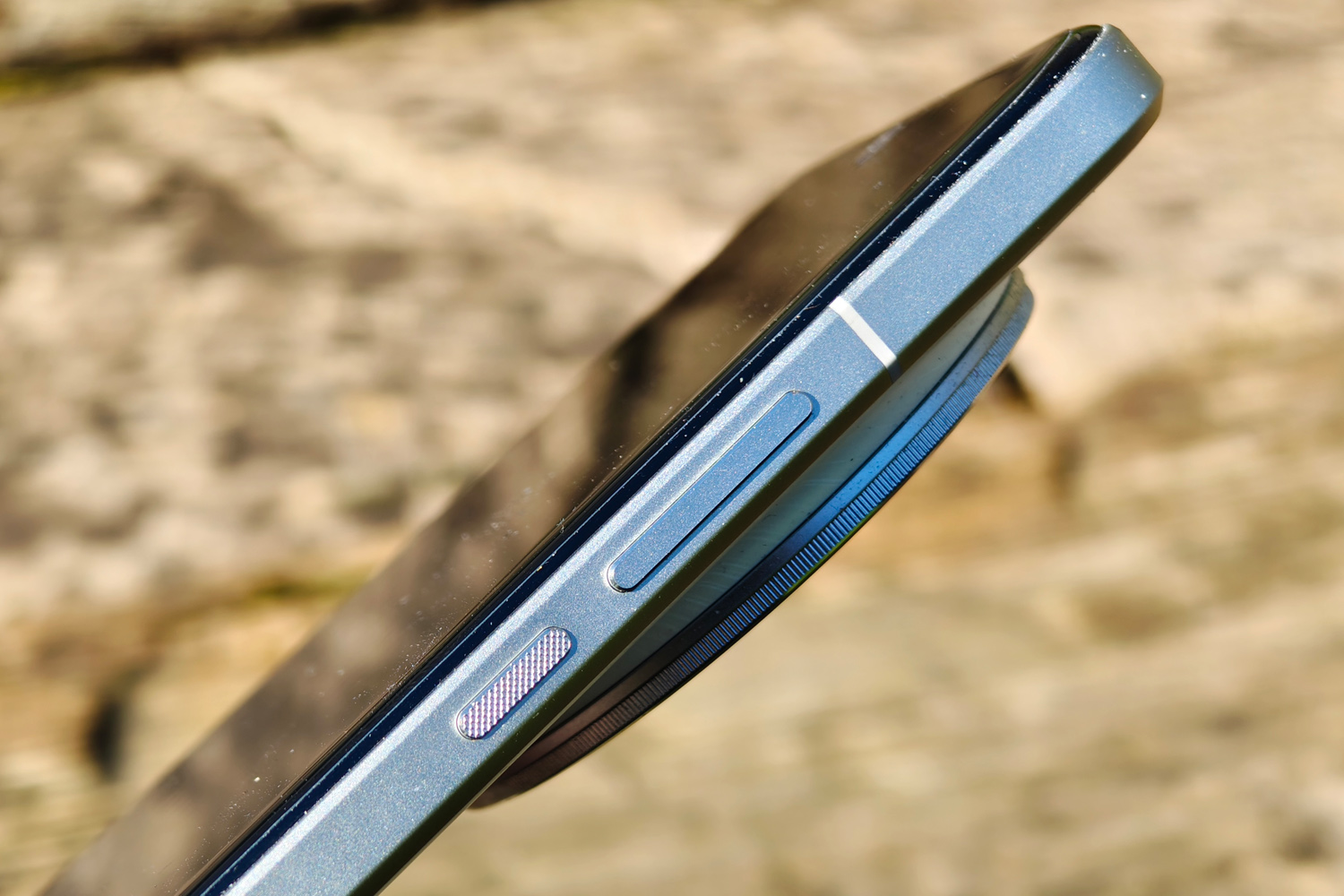 Xiaomi 15 Ultra review side buttons