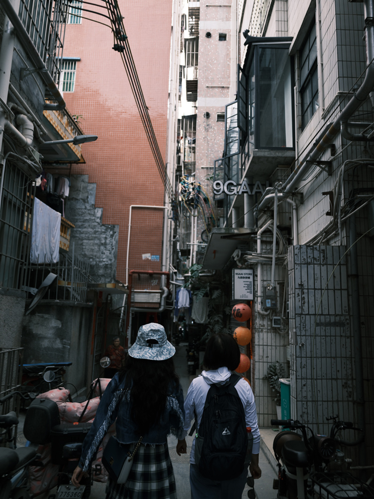 Fujifilm GFX100RF camera samples alleyway
