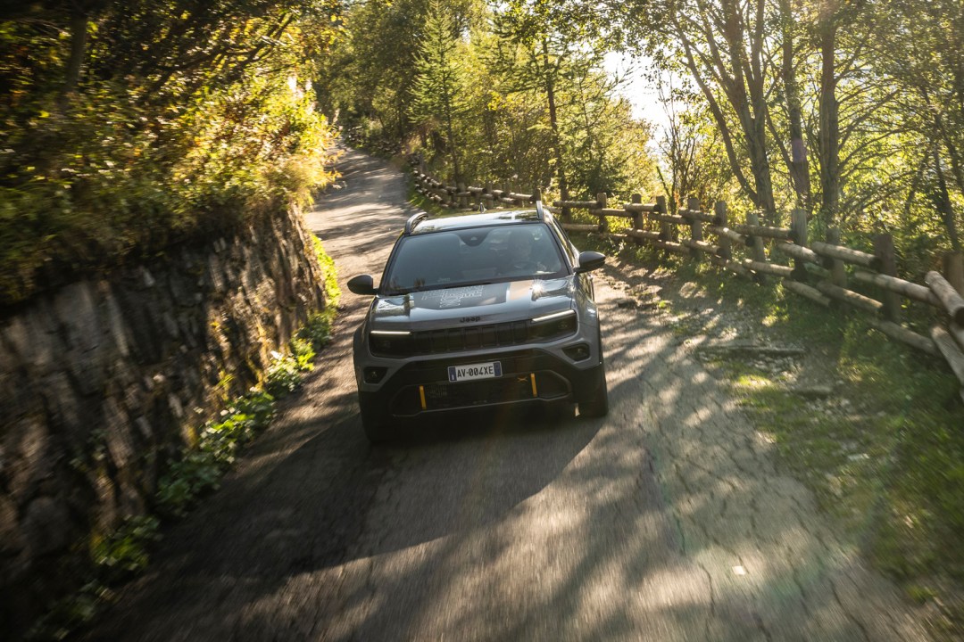 Jeep Avenger 4xe North Face Edition tracking front