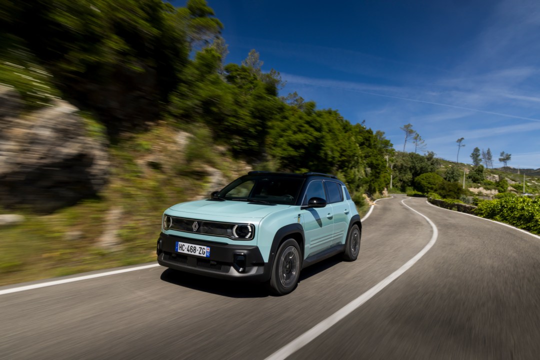 Renault 4 EV review tracking front