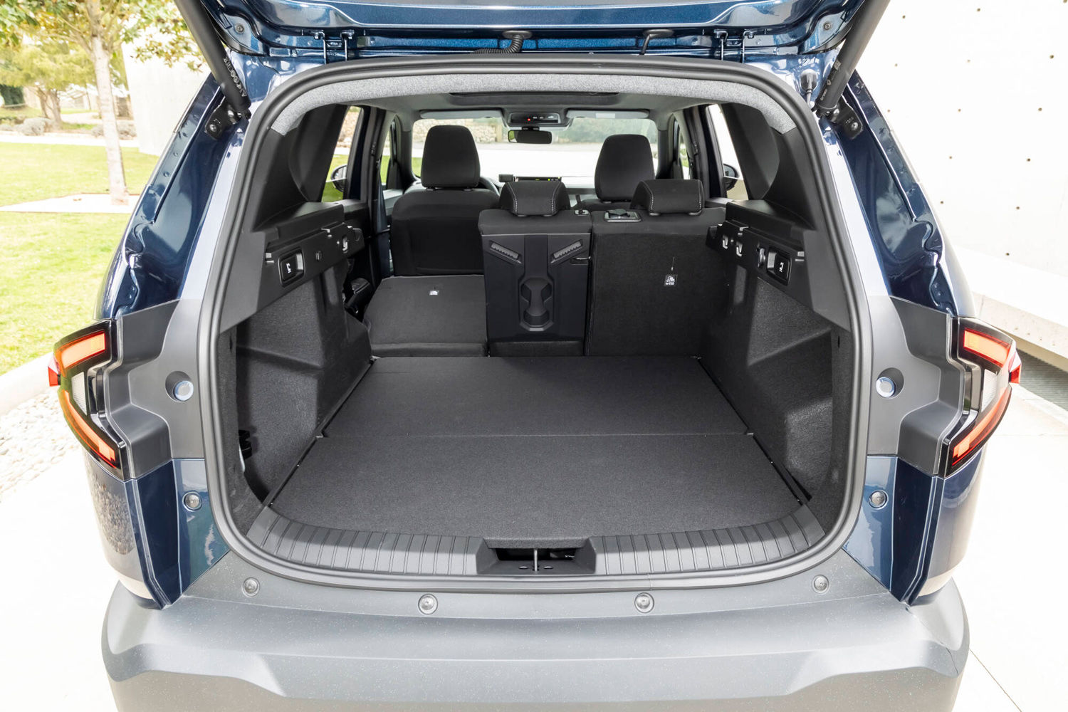 Dacia Bigster Hybrid 155 drive boot