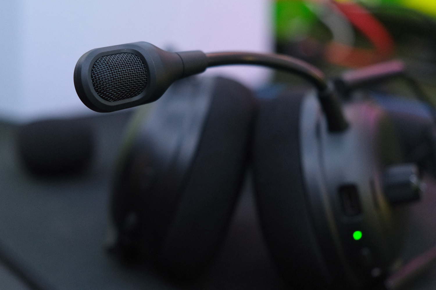 Razer Blackshark V3 Pro hands-on microphone